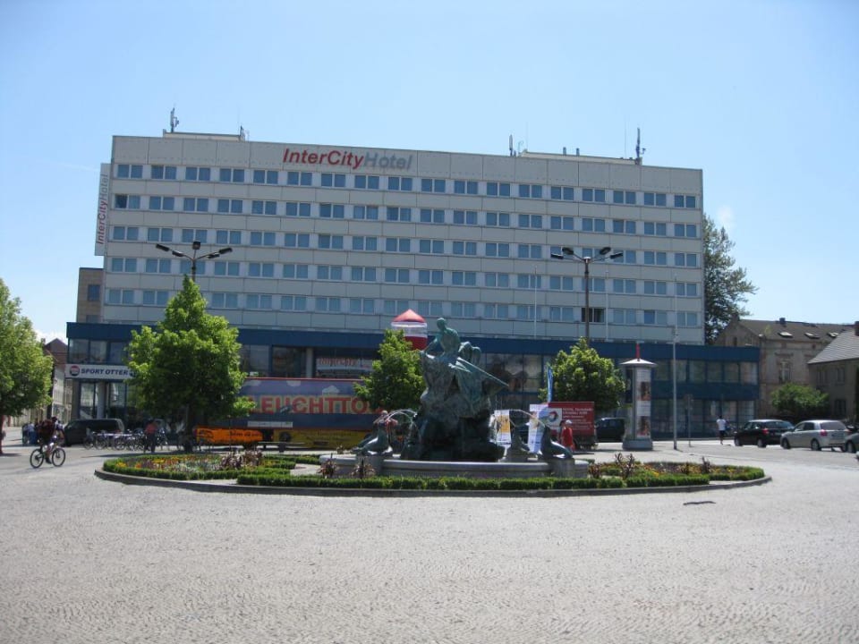 Frontansicht des Hotels IntercityHotel Schwerin