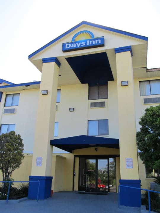 Haupteingang Hotel Days Inn Austin North