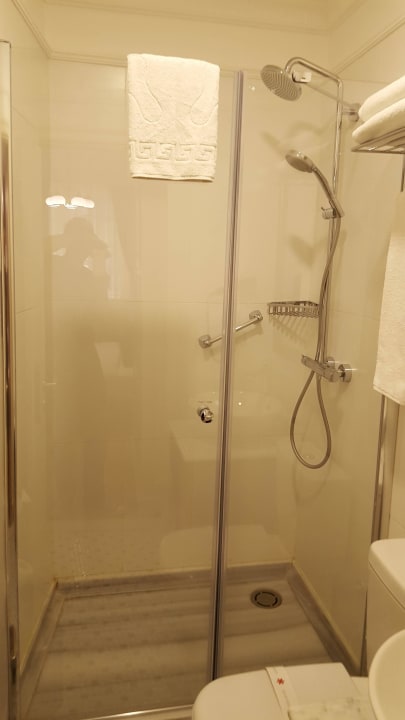 Dusche im Bad Meroddi Galata Mansion