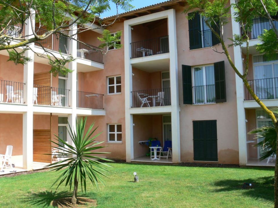 Gebäude Nr. 3 zur Poolseite Blau Colònia Sant Jordi