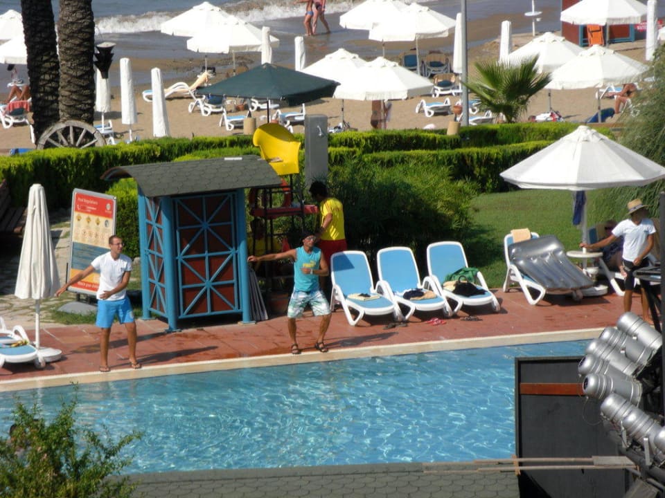 Animation am Pool PALOMA Perissia