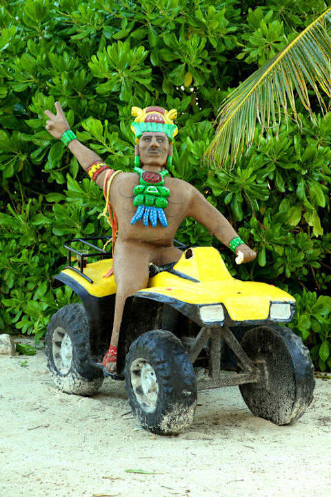 На пляже Grand Palladium Select White Sand Resort & Spa