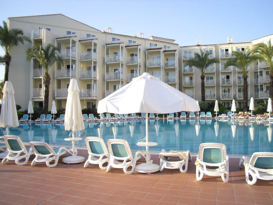 Einer von 3 Pools PALOMA Perissia