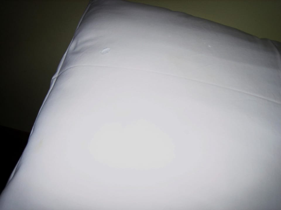 Kaputte Bettwäsche Hotel San Carlo Vacanze