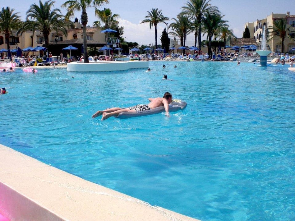 Pool Globales Bouganvilla