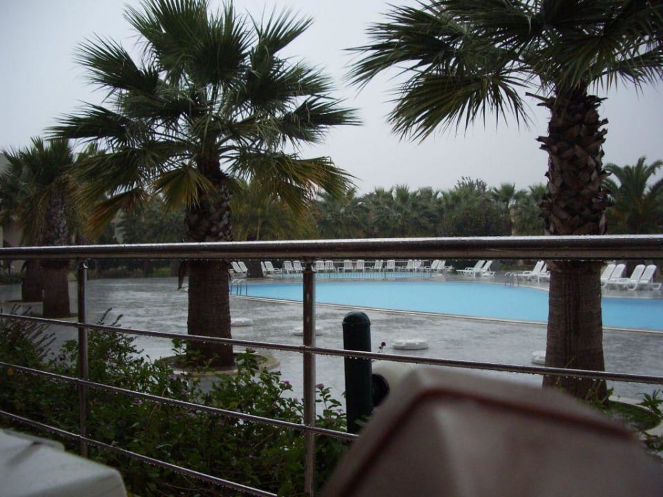 Regen Regen Regen VONRESORT Golden Beach