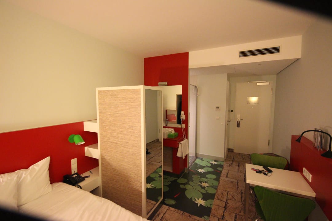 Vom Fenster aus. Hotel ibis Styles Karlsruhe Ettlingen