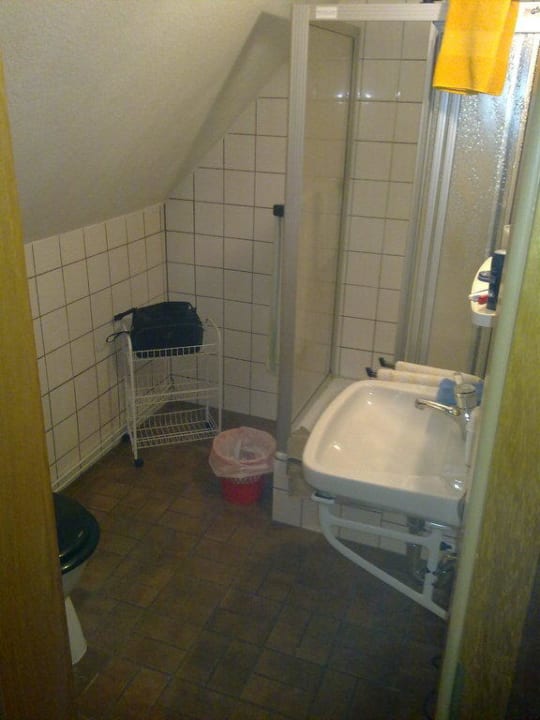 Bad von Zimmer Nr. 5 Gasthaus Katerberg