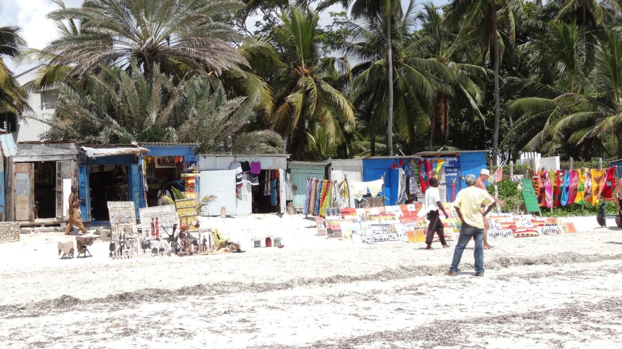 Einkaufen am Strand Hotel Traveller's Club