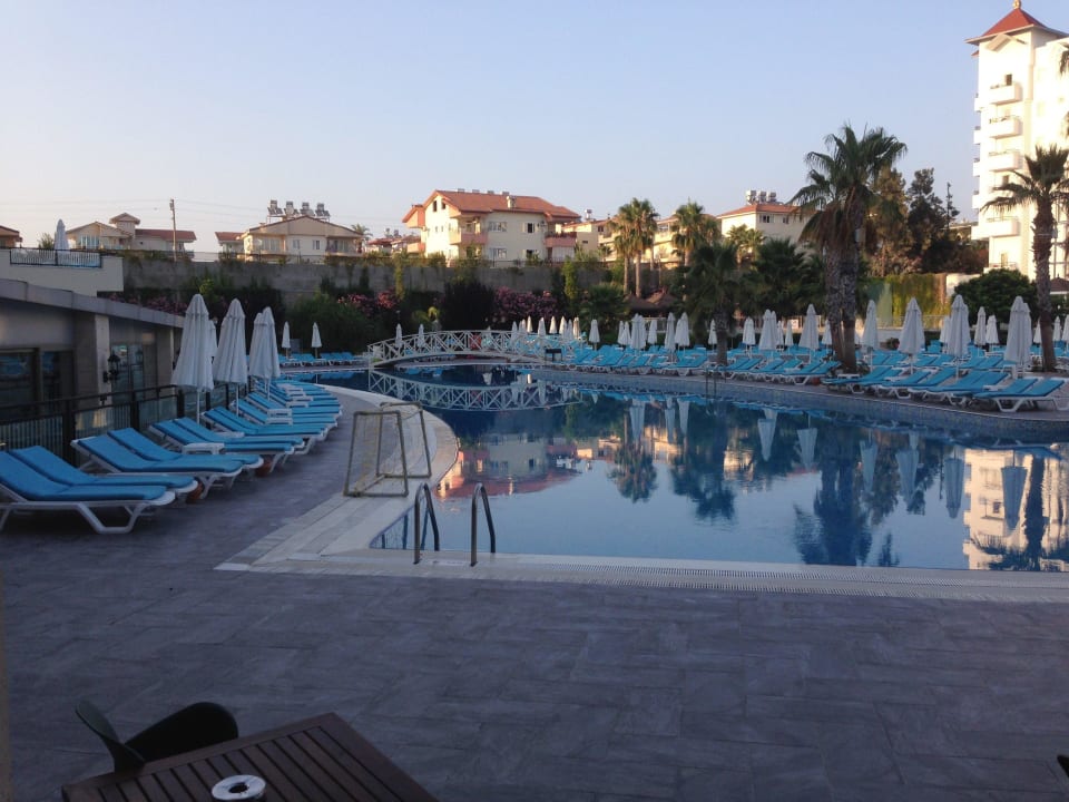 Der Pool Side Mare Resort & Spa
