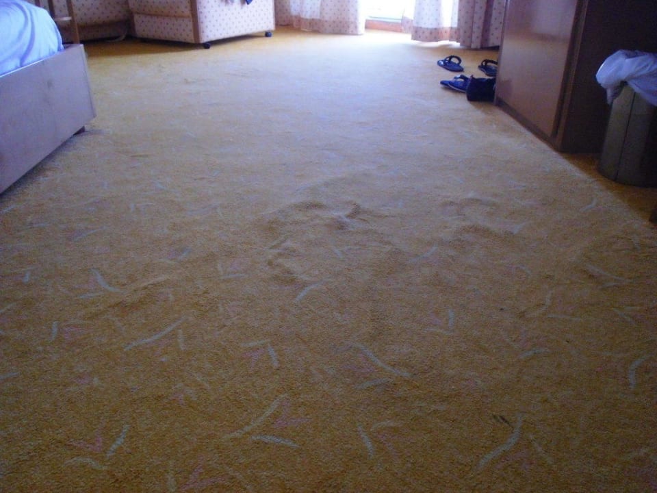 Ekeliger Teppich im Zimmer Hotel El Mouradi Palm Marina
