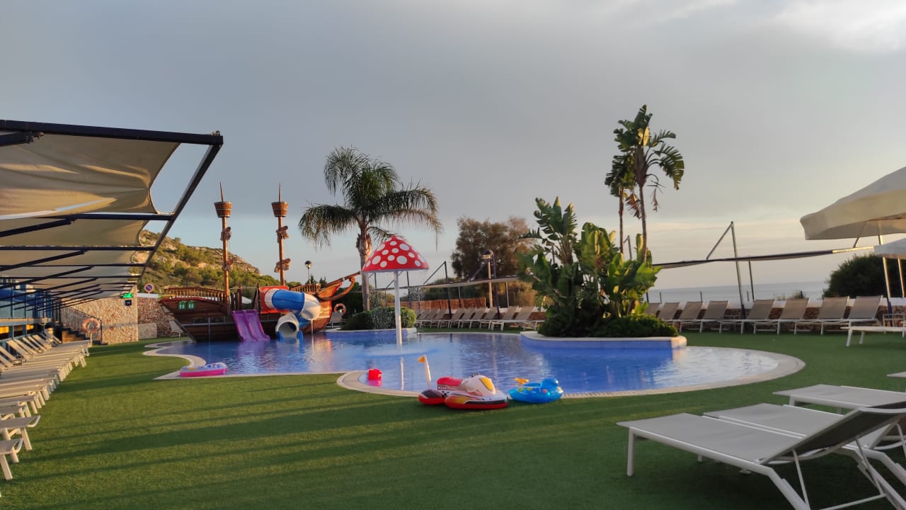 Pool Royal Son Bou Family Club