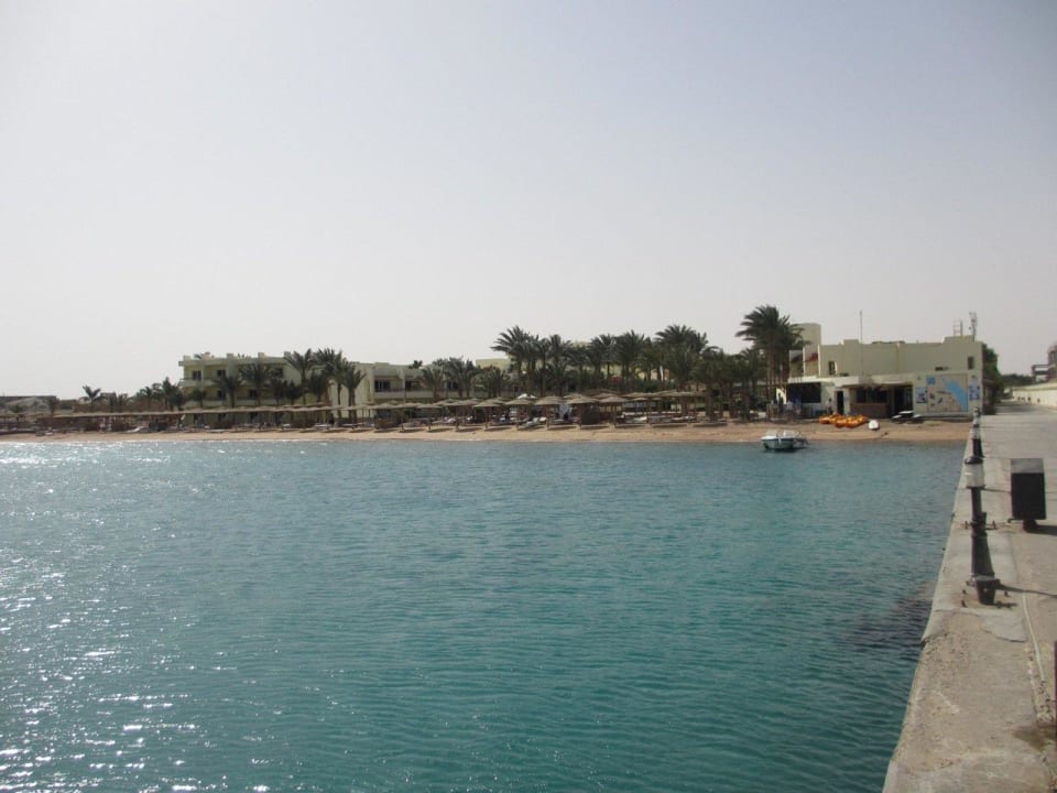 Blick vom Steg - ganz rechts die "Schnorchelbasis" Palm Beach Resort