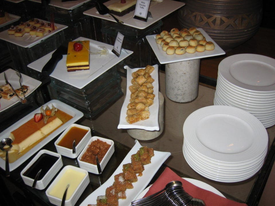 Buffet The Cove Rotana Resort