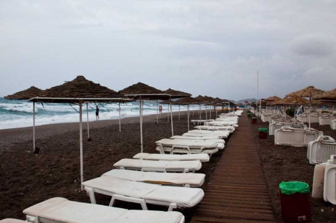 Leerer Strand Hotel Calypso Beach