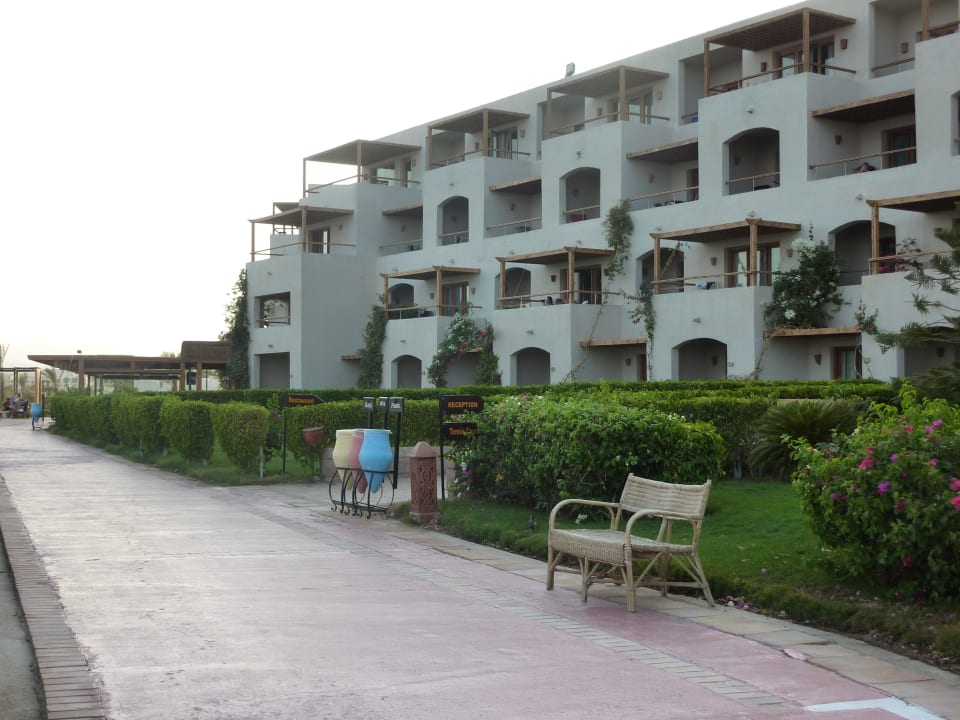 Hotelgebäude  Fort Arabesque Resort, Spa & Villas