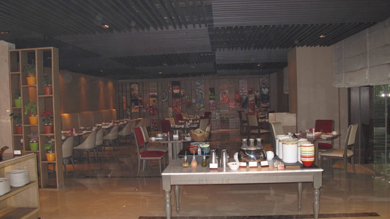 Frühstück The Leela Ambience Convention Hotel Delhi