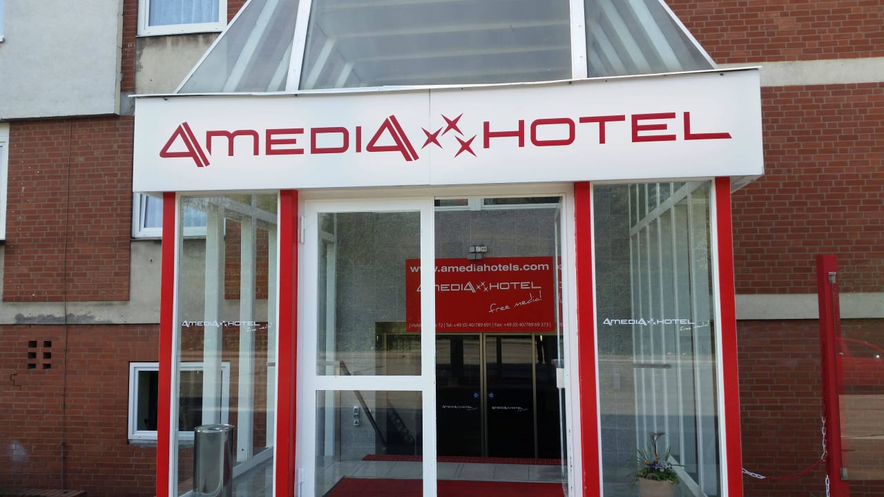 Eingang PLAZA INN Hamburg Moorfleet