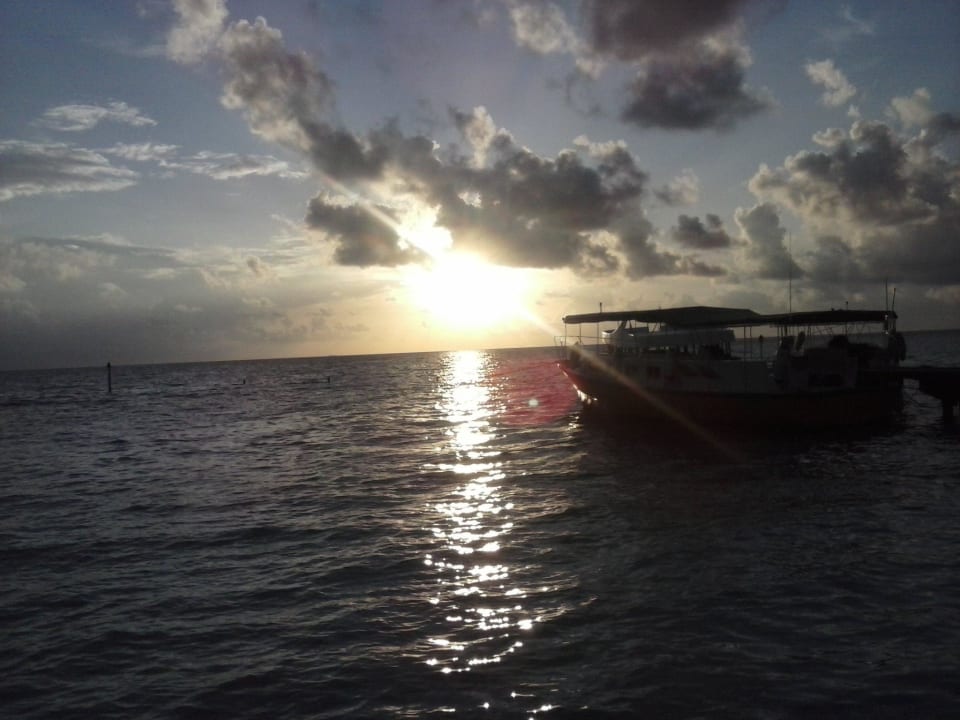 Sonnenuntergang Embudu Village