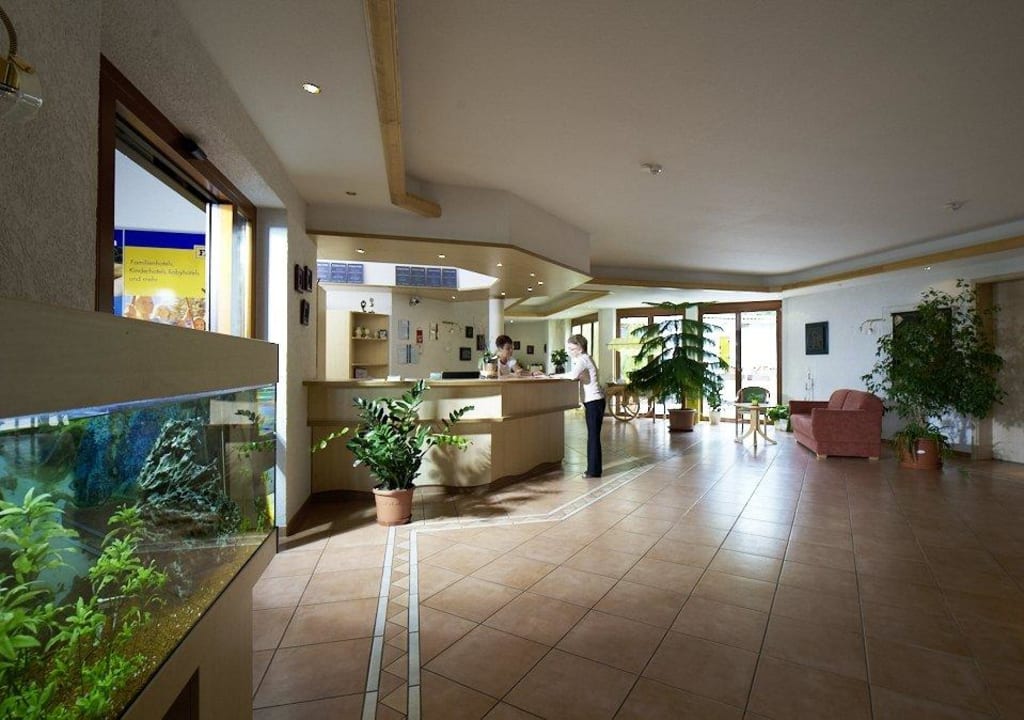 Empfangsbereich Familien - und Waldhotel Villa Waldeck