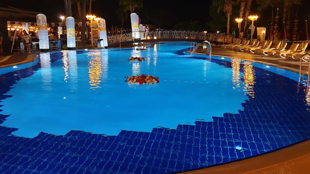 Pool Club Boran Mare Beach