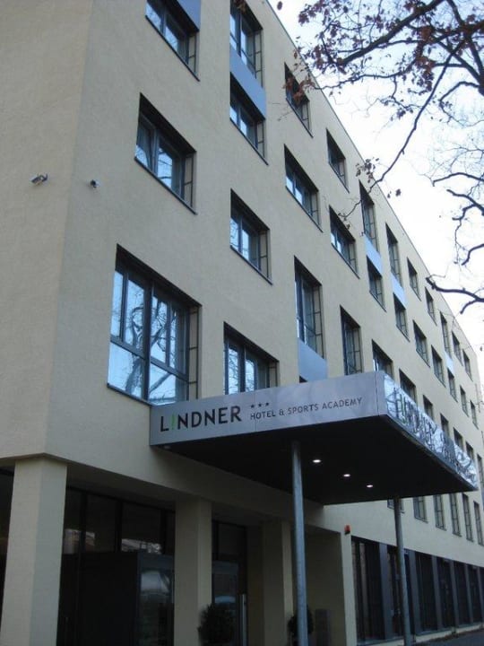 Eingangsbereich Lindner Hotel Frankfurt Sportpark, part of JdV by Hyatt