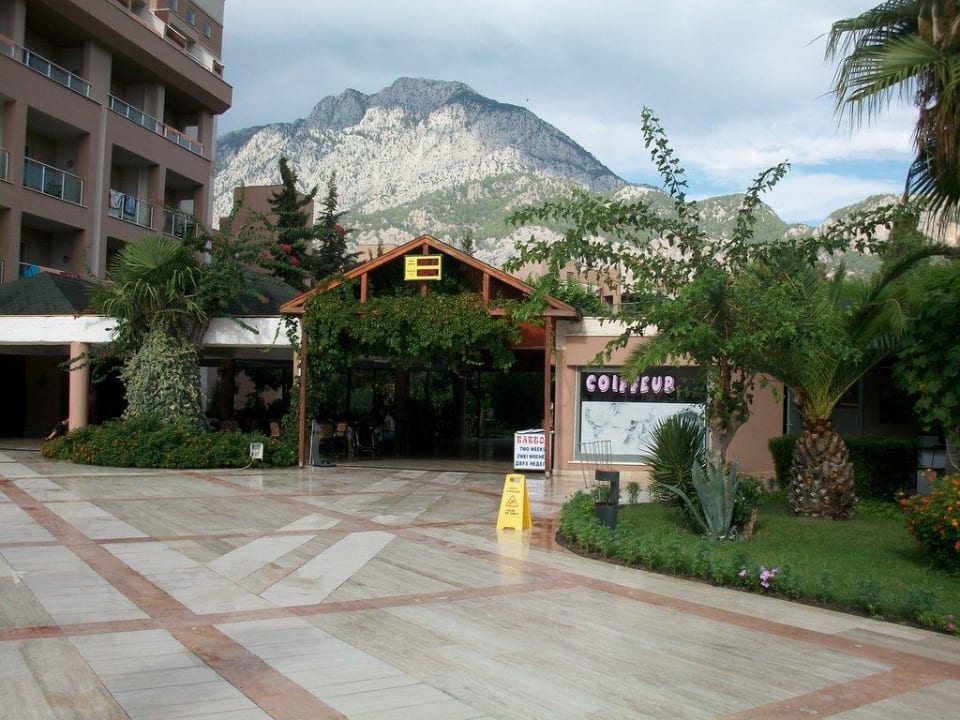 Poolbar mit Blick auf die Berge Greenwood Kemer Resort
