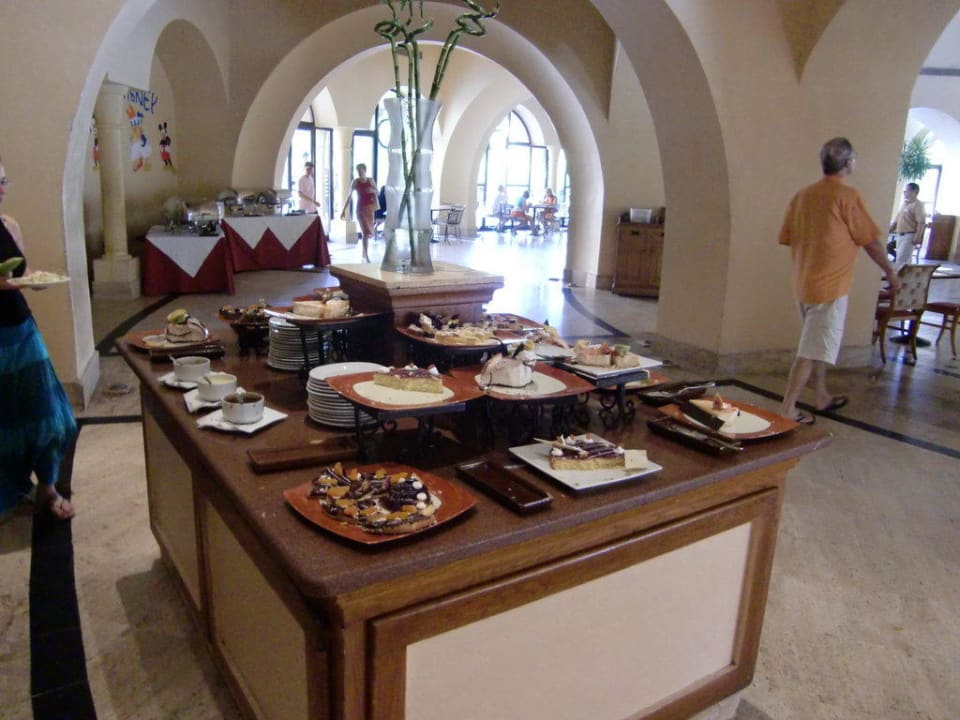 Buffet im Dome, leider Bahnhofshalleniveau Makadi Palace