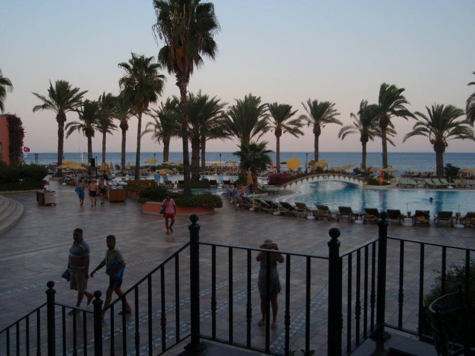 Abendstimmung mit Blick zum Meer The Norm Oriental