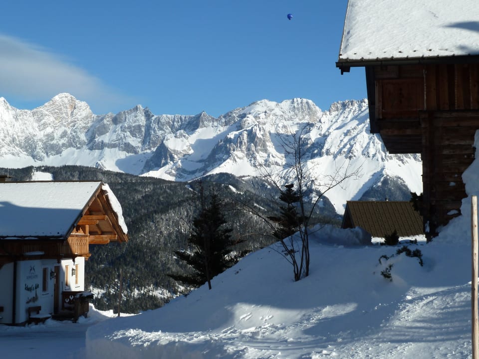 Ausblick auf die Berge Almwelt Austria