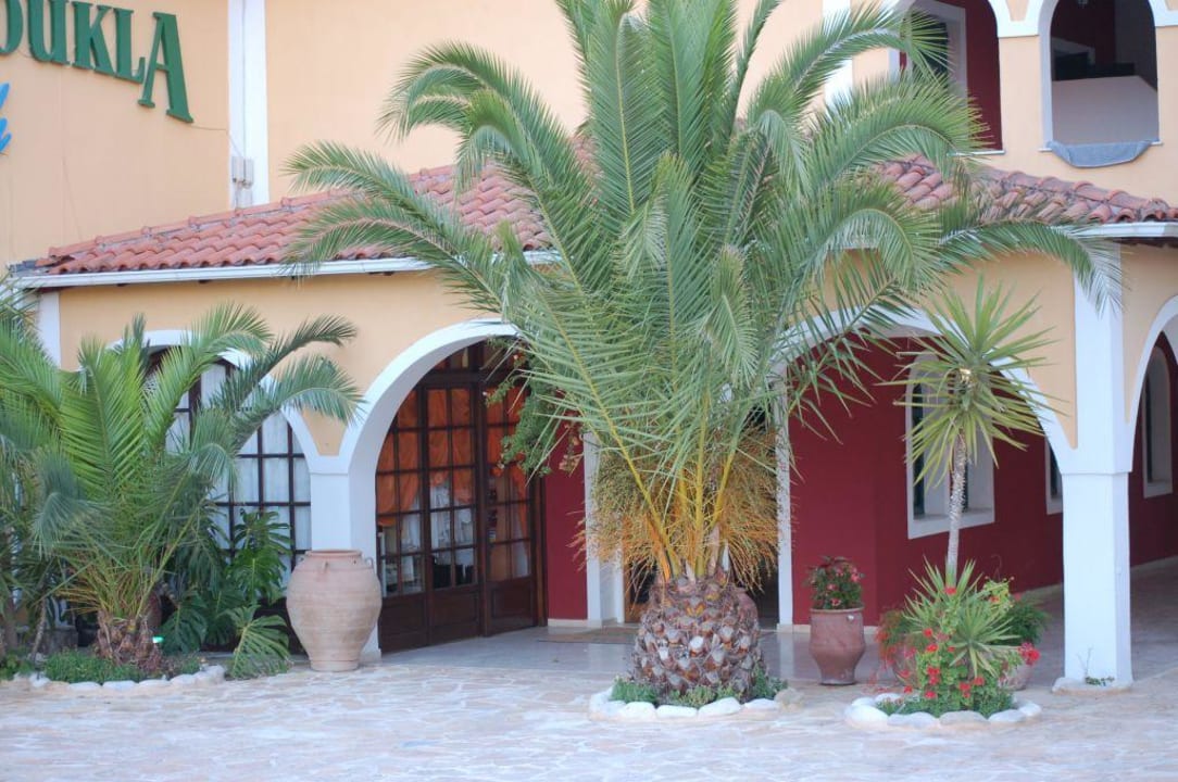 Hoteleingang Porto Koukla Beach