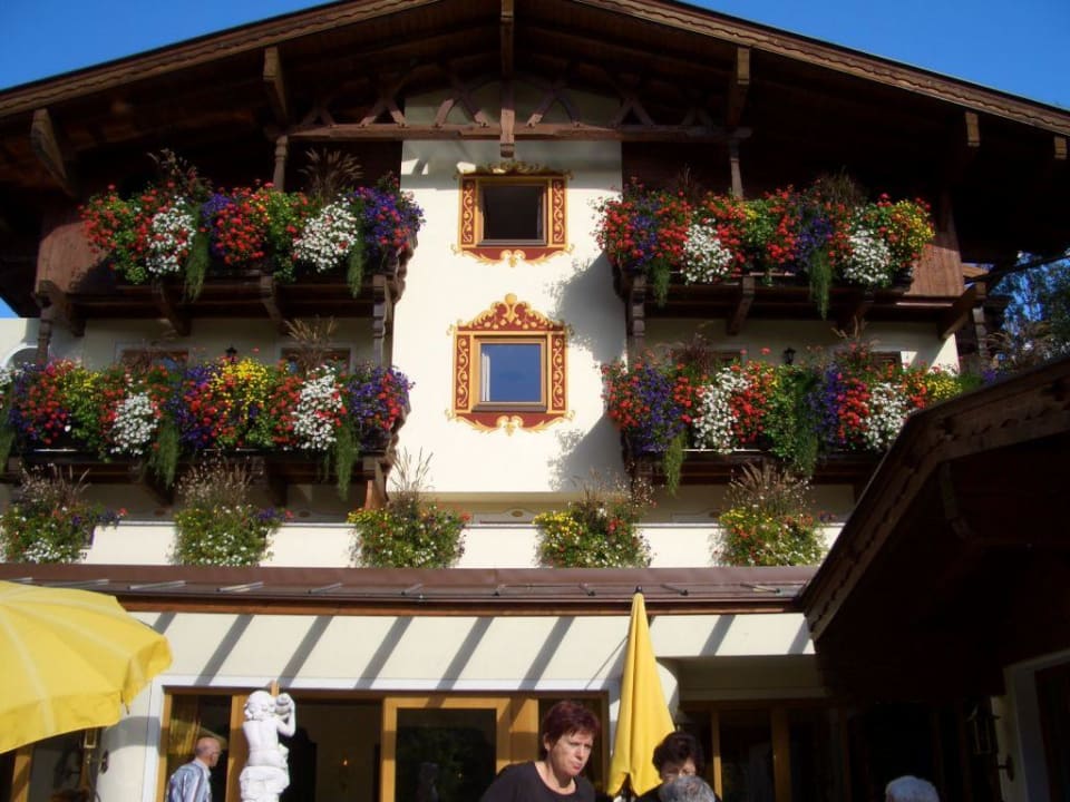 Blick von der Terrasse auf das Hotel Forster Hotel Forsters Naturresort
