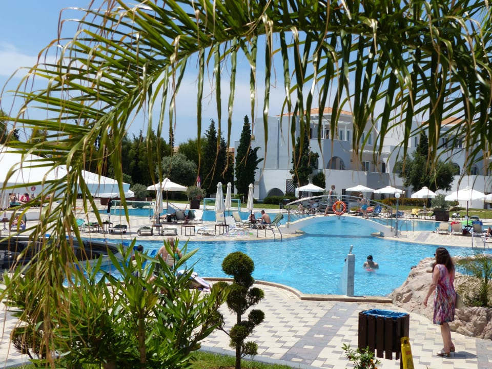 Spaziergang durch die Anlage Atlantica Marmari Palace