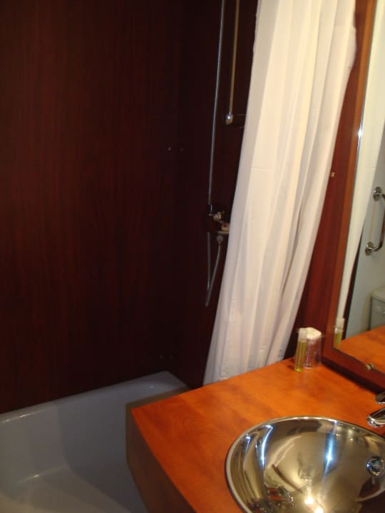 Dusche, Waschbecken Brit Hotel Le Prema Blois