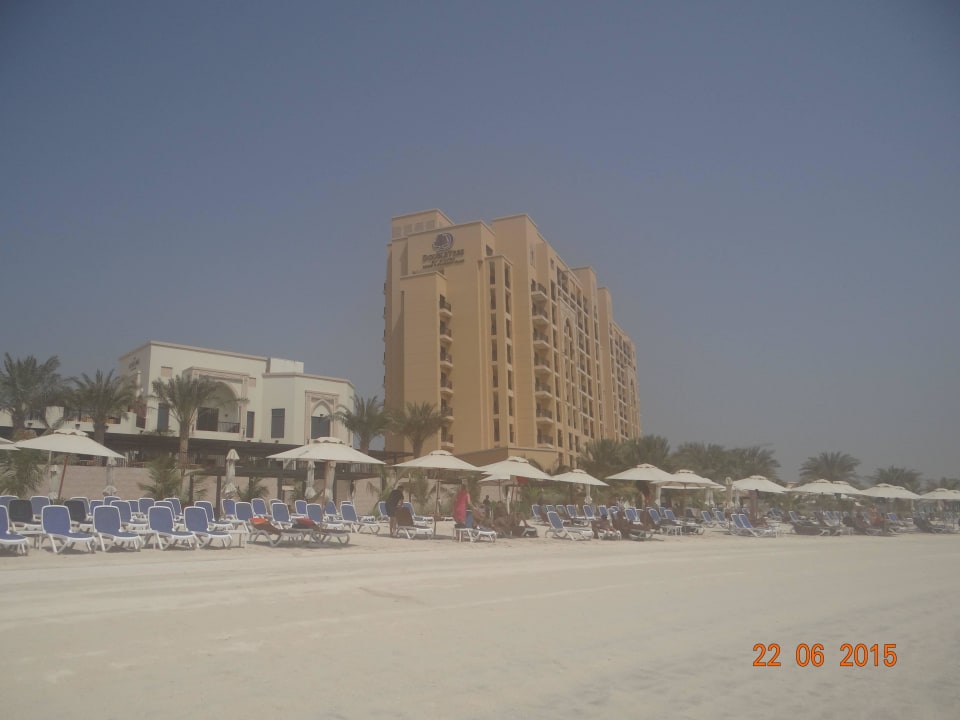 Von Srtand richtund Haupthaus DoubleTree by Hilton Resort & Spa Marjan Island