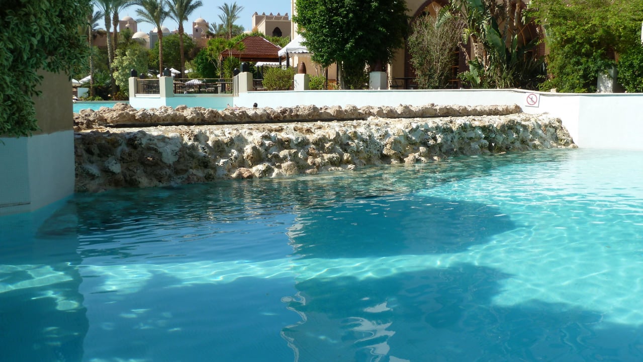Natursteine im Pool Makadi Palace