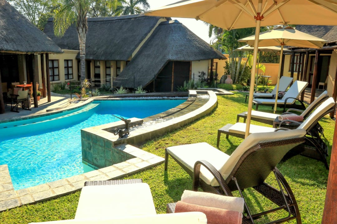 Pool La Lechere Guest House