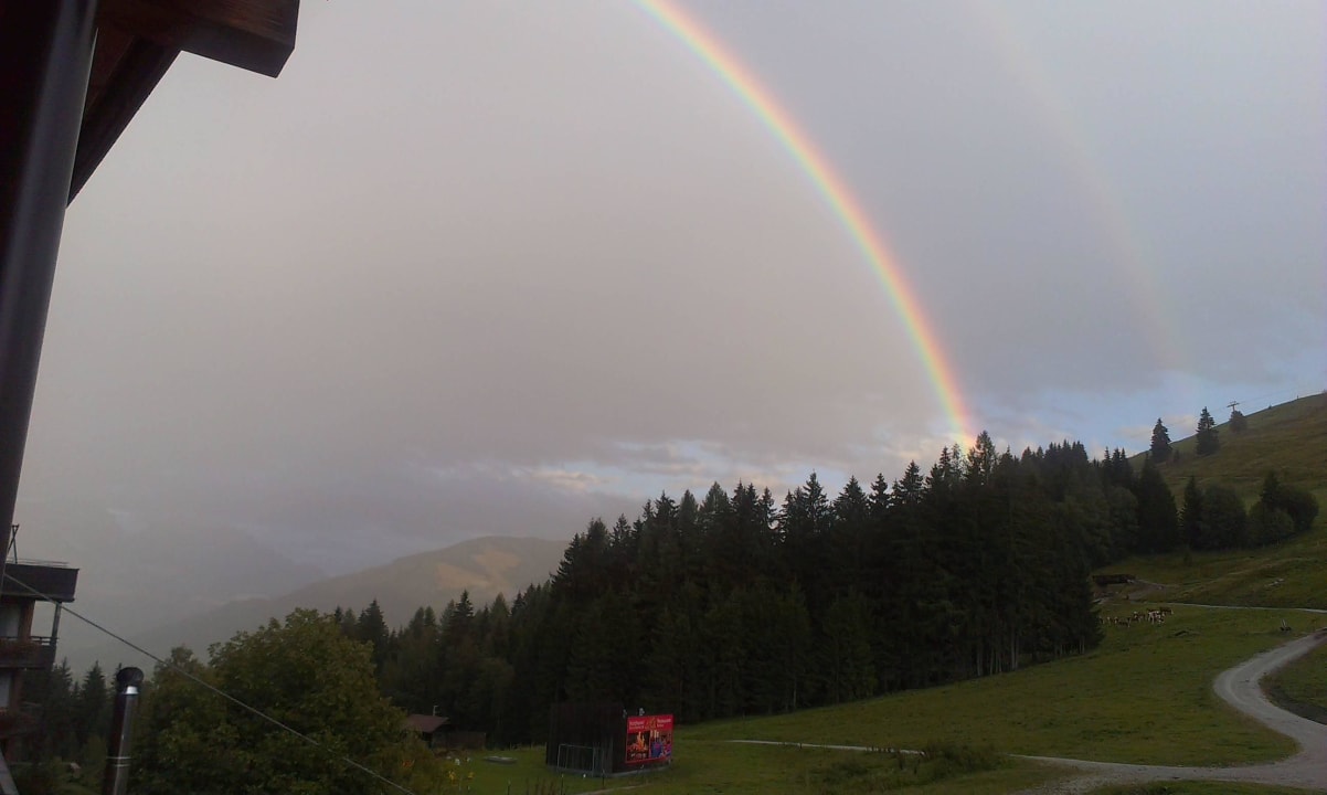 Gab´s auch einen Regenbogen Holzhotel Forsthofalm