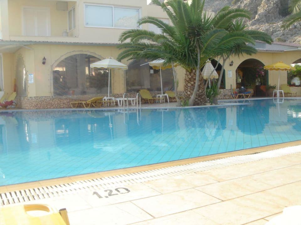 Basen hotelowy Palm Bay