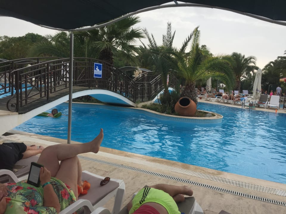 Pool Club Yali Hotels & Resort