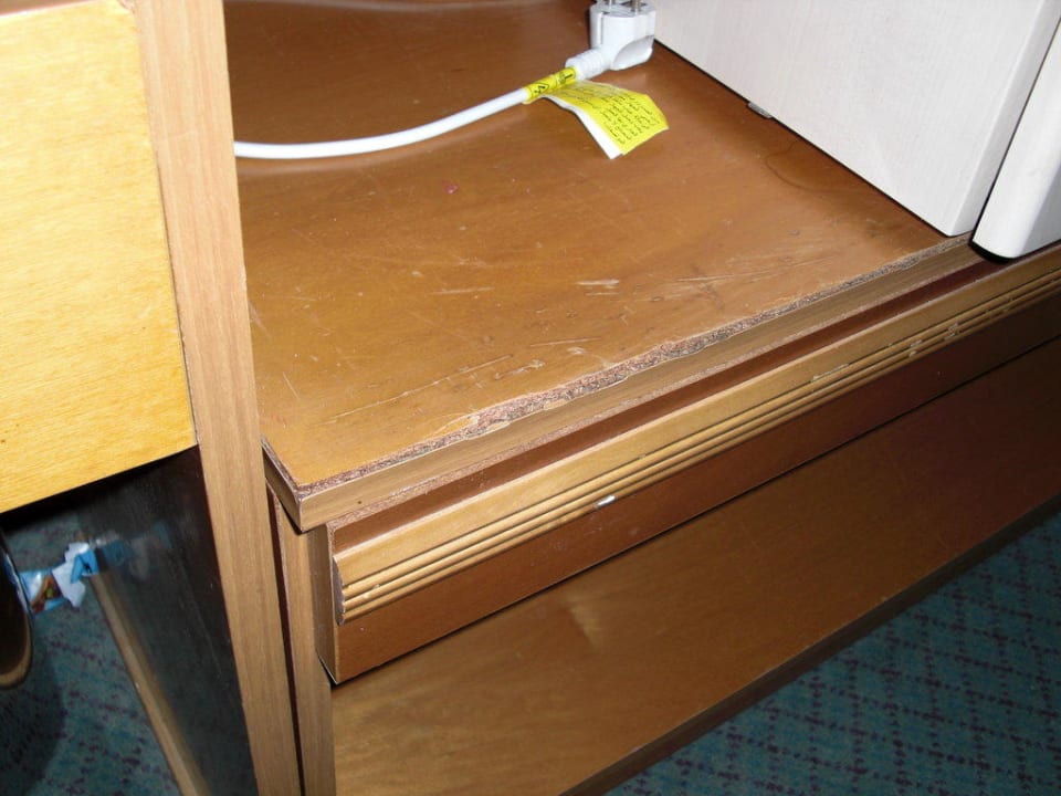 Abgenutze, alte, dreckige Möbel Hotel El Mouradi Port El Kantaoui