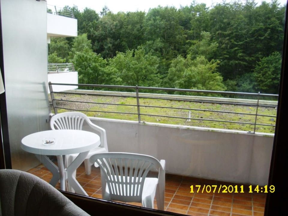 Ausblick zu Balkon und "Waldseite" PLAZA Premium Timmendorfer Strand