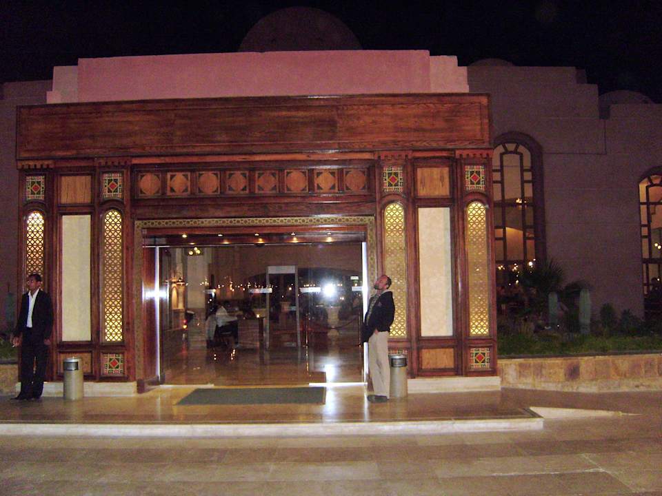 Вход в отель Swisstouch Oriental Resort Marsa Alam