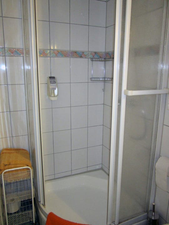 Dusche im Doppelzimmer Pension Jäger