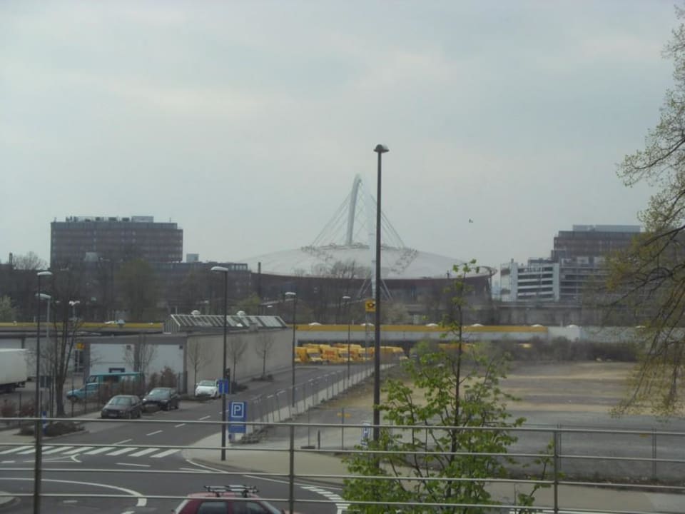 Blick auf die Kölnarena Radisson Blu Hotel Köln