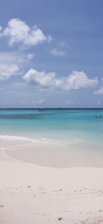 Strand Kuredu Island Resort & Spa