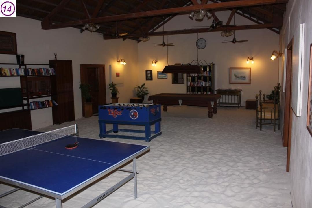 Freizeitraum bei der Main Bar NH Collection Maldives Reethi Resort