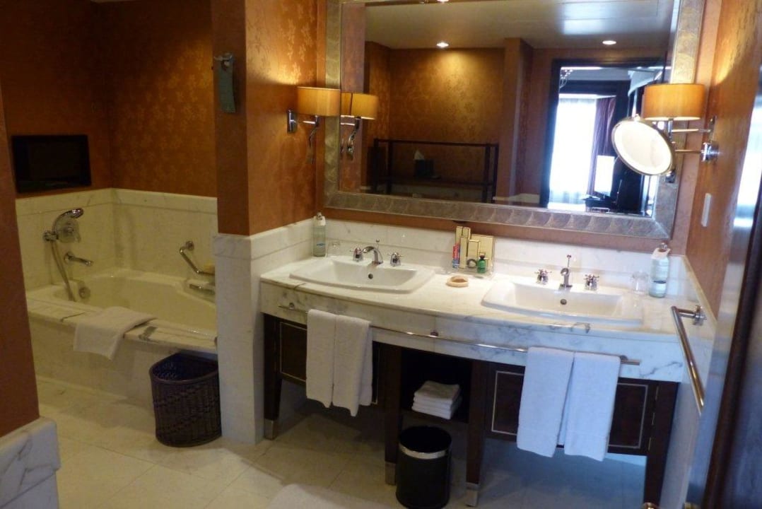 Bad Shangri-La Hotel, Bangkok