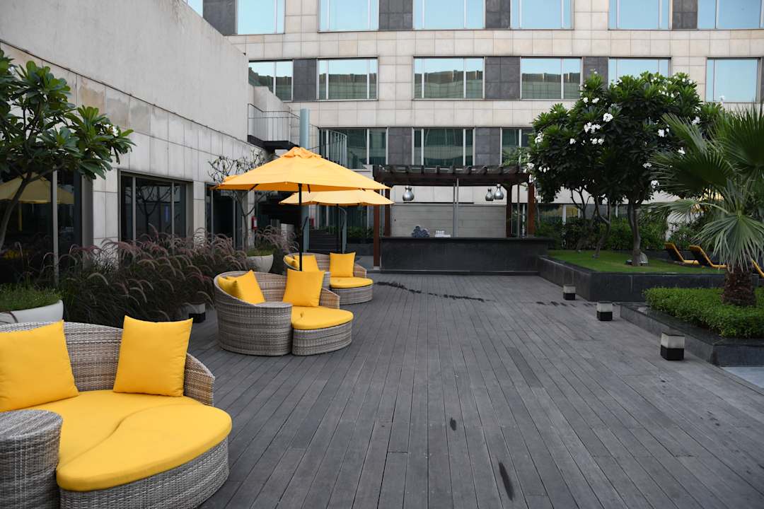 Pool JW Marriott Hotel New Delhi Aerocity