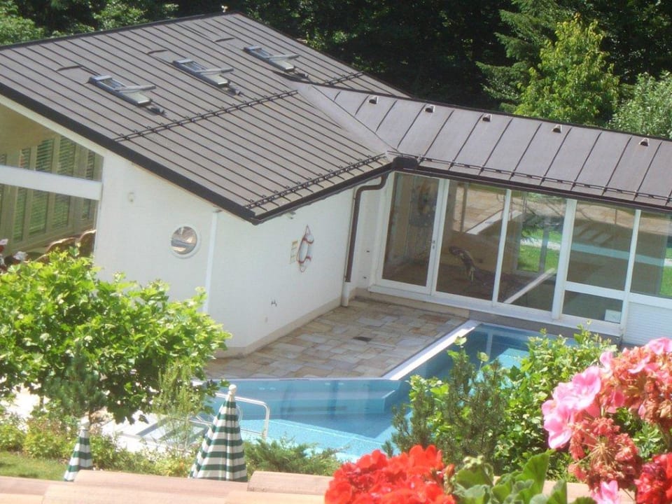 Freibad Alm- & Wellnesshotel Alpenhof